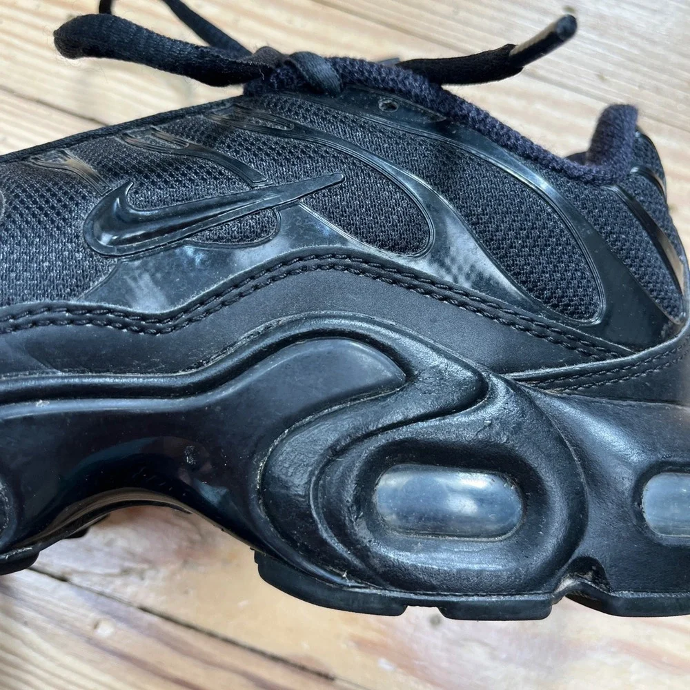 Nike Air Max Plus TN Triple Black Sneakers 604133-050 youth 6.5 Running Shoes